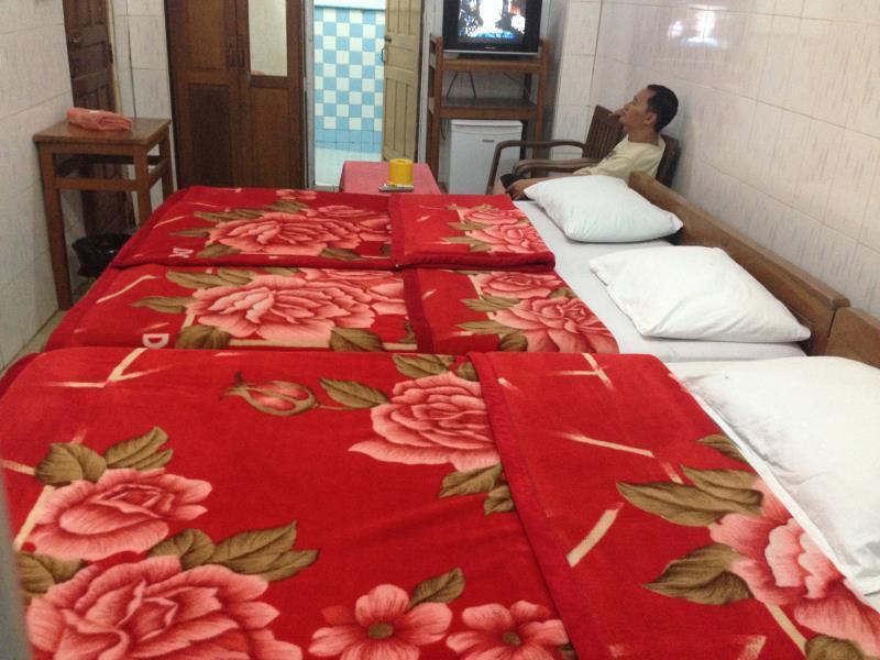 Everest Hotel Янгон Екстериор снимка
