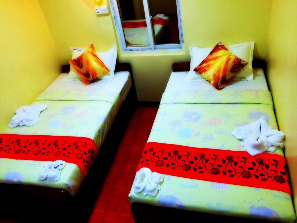 Everest Hotel Янгон Екстериор снимка