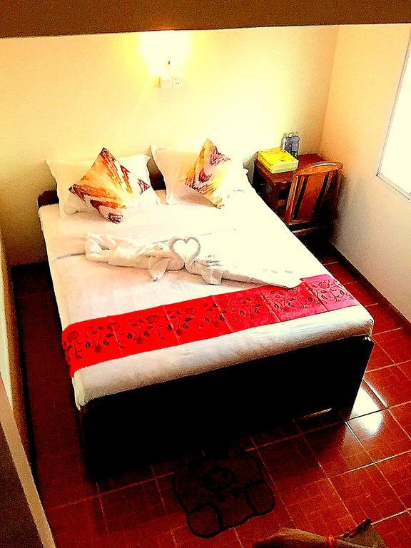 Everest Hotel Янгон Екстериор снимка