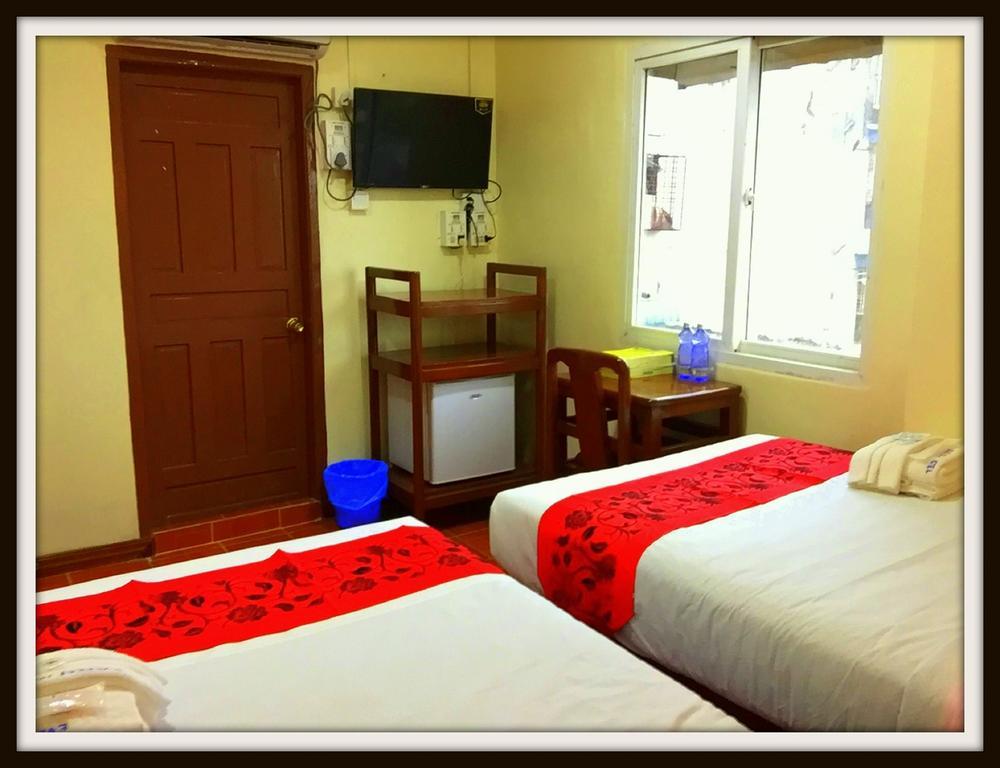 Everest Hotel Янгон Екстериор снимка