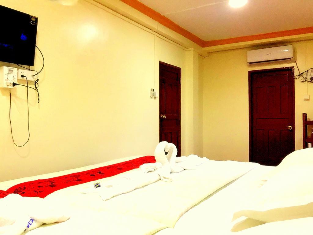Everest Hotel Янгон Екстериор снимка