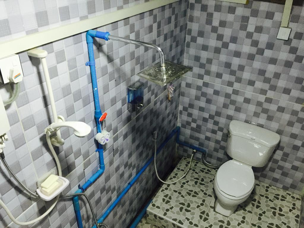 Everest Hotel Янгон Екстериор снимка