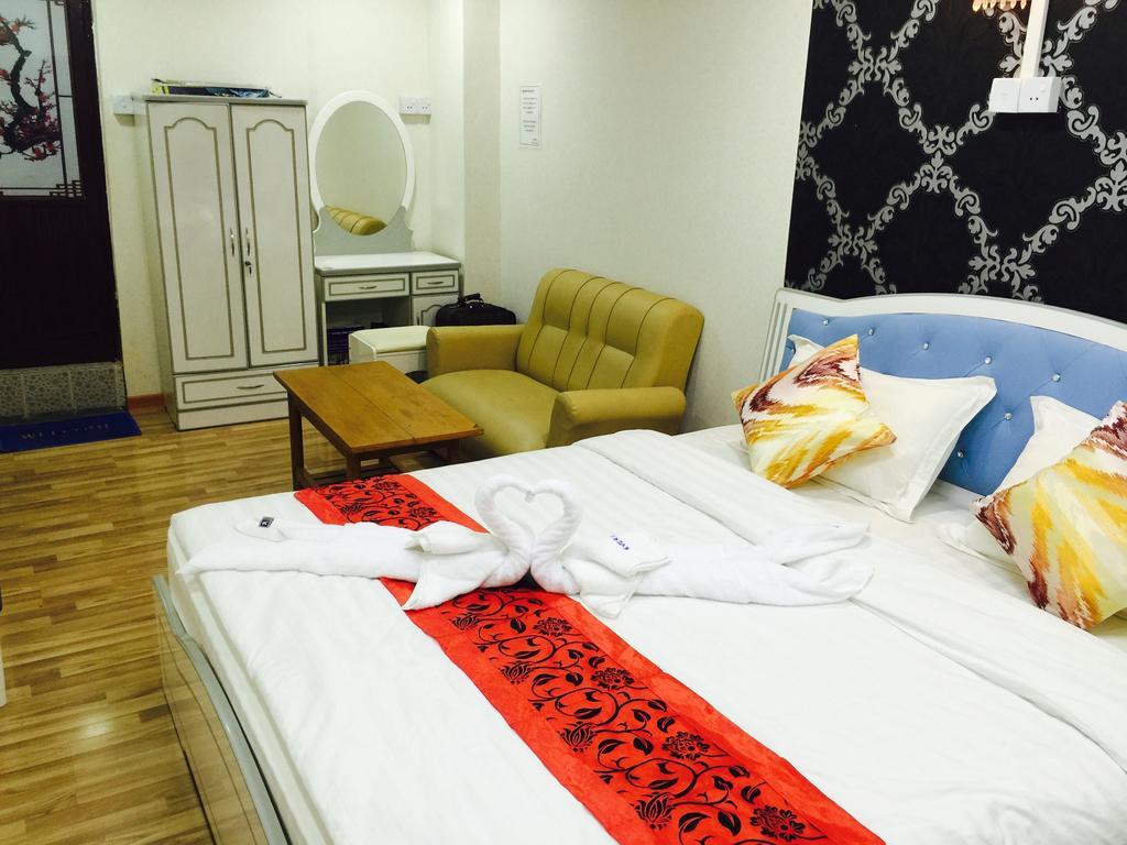 Everest Hotel Янгон Екстериор снимка