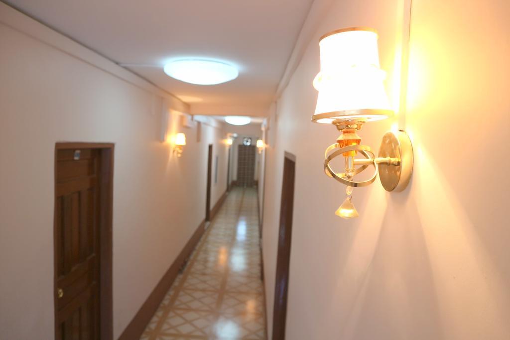 Everest Hotel Янгон Екстериор снимка