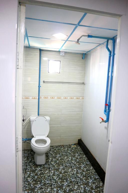 Everest Hotel Янгон Екстериор снимка