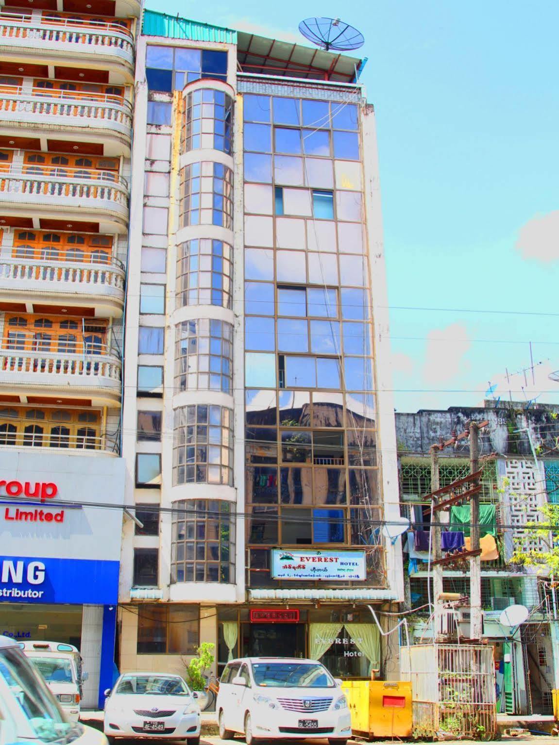 Everest Hotel Янгон Екстериор снимка